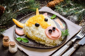 Слоеный салат с курицей "Бычок" Слоеный салат с курицей "Бычок"