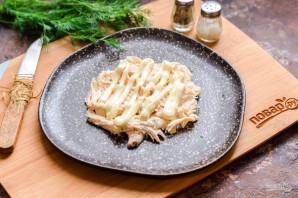 Слоеный салат с курицей "Бычок" Слоеный салат с курицей "Бычок"