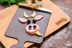 Слоеный салат с курицей "Бычок" Слоеный салат с курицей "Бычок"