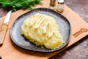 Слоеный салат с курицей "Бычок" Слоеный салат с курицей "Бычок"