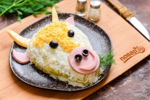 Слоеный салат с курицей "Бычок" Слоеный салат с курицей "Бычок"