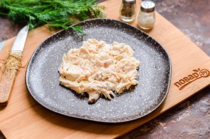 Слоеный салат с курицей "Бычок" Слоеный салат с курицей "Бычок"