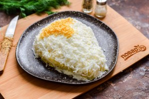 Слоеный салат с курицей "Бычок" Слоеный салат с курицей "Бычок"