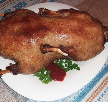 Сочная утка в винном маринаде в духовке