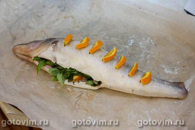 Судак с апельсинами, запеченный в пергаменте