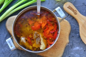 Суп с рисовой лапшой и говядиной