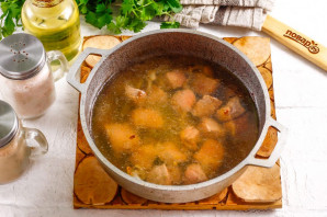 Тушеная говядина с вялеными помидорами