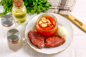 Тушеная говядина с вялеными помидорами