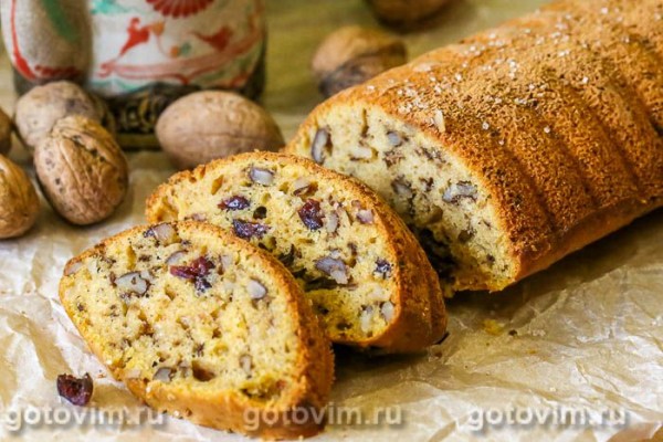 Тыквенный кекс с корицей, вяленой клюквой и орехами