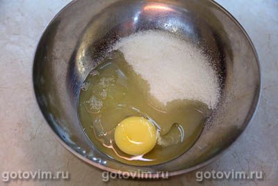 Тыквенный кекс с корицей, вяленой клюквой и орехами