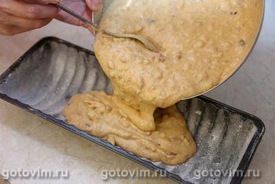 Тыквенный кекс с корицей, вяленой клюквой и орехами