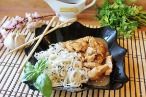 Удон с курицей терияки