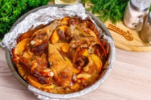 Утка с айвой и квашеной капустой