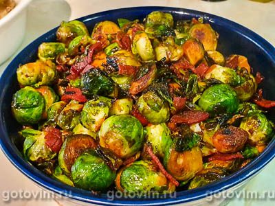 Жареная брюссельская капуста с беконом, соевым соусом и медом Жареная брюссельская капуста с беконом, соевым соусом и медом