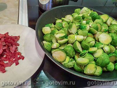 Жареная брюссельская капуста с беконом, соевым соусом и медом Жареная брюссельская капуста с беконом, соевым соусом и медом