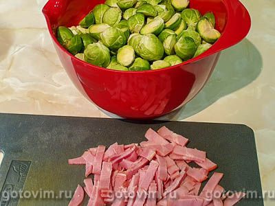 Жареная брюссельская капуста с беконом, соевым соусом и медом Жареная брюссельская капуста с беконом, соевым соусом и медом