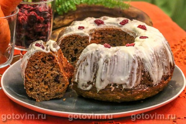 Бананово-морковный кекс с вяленой клюквой и орехами