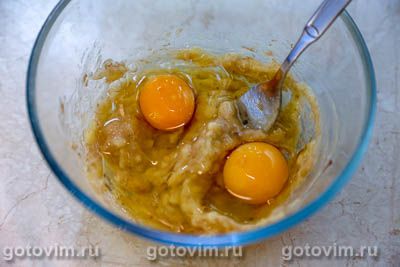 Бананово-морковный кекс с вяленой клюквой и орехами