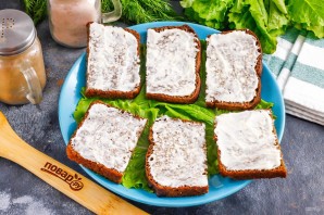 Бутерброды с красной рыбой и киви