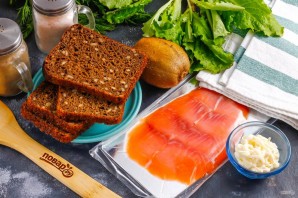 Бутерброды с красной рыбой и киви