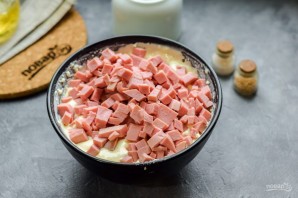 Быстрый пирог с колбасой