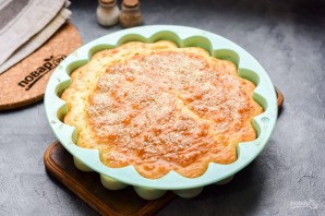 Быстрый пирог с колбасой