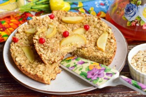 Диетическая шарлотка с яблоками в мультиварке