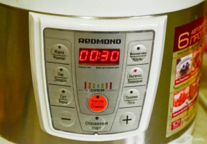 Диетическая шарлотка с яблоками в мультиварке