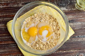 Диетическая шарлотка с яблоками в мультиварке