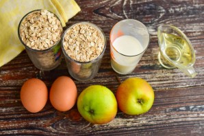 Диетическая шарлотка с яблоками в мультиварке