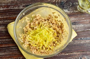 Диетическая шарлотка с яблоками в мультиварке