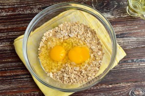 Диетическая шарлотка с яблоками в мультиварке