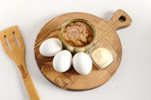 Яйца фаршированные печенью минтая