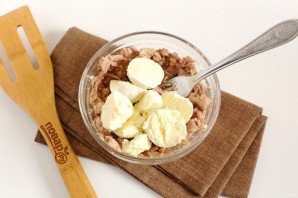 Яйца фаршированные печенью минтая