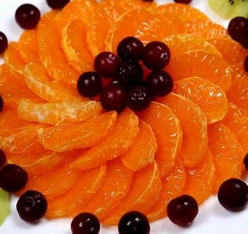 Как сделать пышный цветок из мандарина