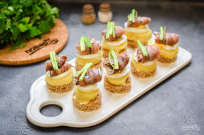 Канапе с килькой и яйцом Канапе с килькой и яйцом