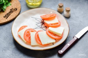 "Капрезе" с соусом песто