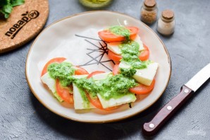 "Капрезе" с соусом песто