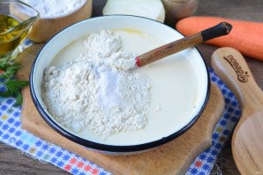 Капустный заливной пирог на майонезе и сметане