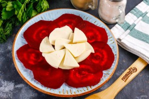 Карпаччо из свеклы с сыром