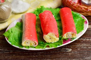 Крабовые палочки фаршированные рисом и яйцом