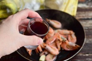 Креветки в винном соусе
