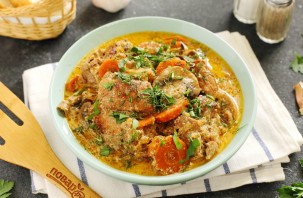 Кролик в грибном соусе