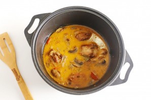 Кролик в грибном соусе