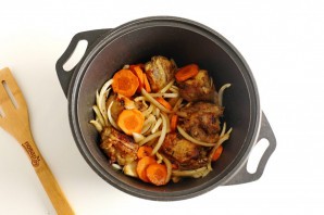 Кролик в грибном соусе