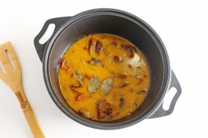 Кролик в грибном соусе