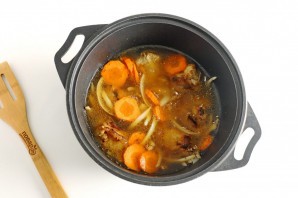 Кролик в грибном соусе