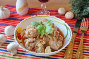 Курица в вине по-французски
