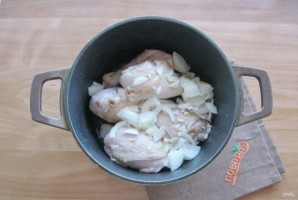 Курица в вине по-французски