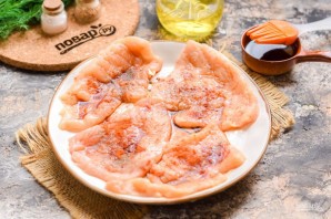 Куриные рулетики с брынзой